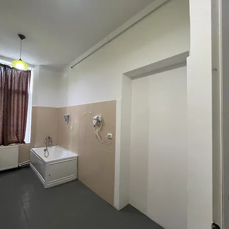 House Of Tourists Garden And Βουκουρέστι