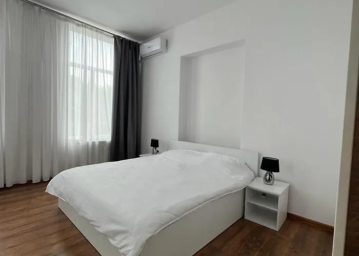 House Of Tourists Garden And Проживання в сім'ї *