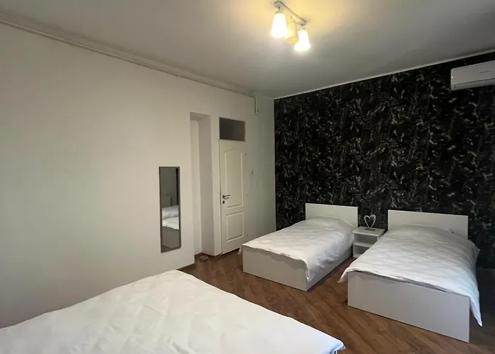 Проживання в сім'ї House Of Tourists Garden And