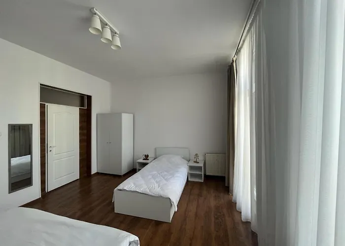 Проживання в сім'ї House Of Tourists Garden And