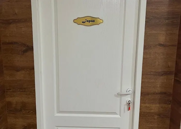 House Of Tourists Garden And Проживання в сім'ї