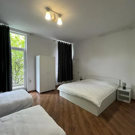 House Of Tourists Garden And * Βουκουρέστι