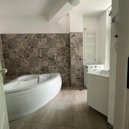 House Of Tourists Garden And Βουκουρέστι