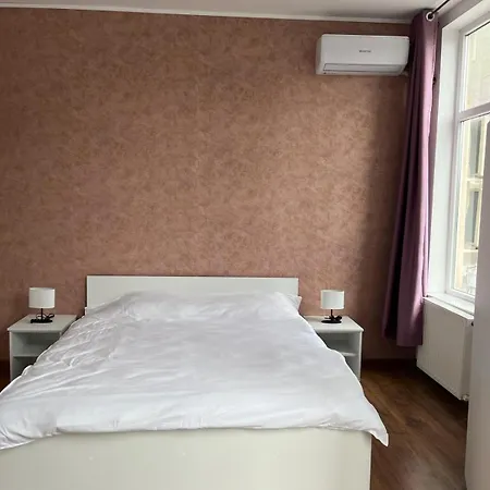 House Of Tourists Garden And Δωμάτια σε οικογενειακή κατοικία