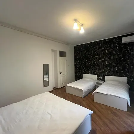 Privatunterkunft House Of Tourists Garden And