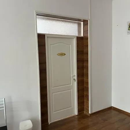 House Of Tourists Garden And * בוקרשט