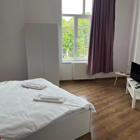 House Of Tourists Garden And