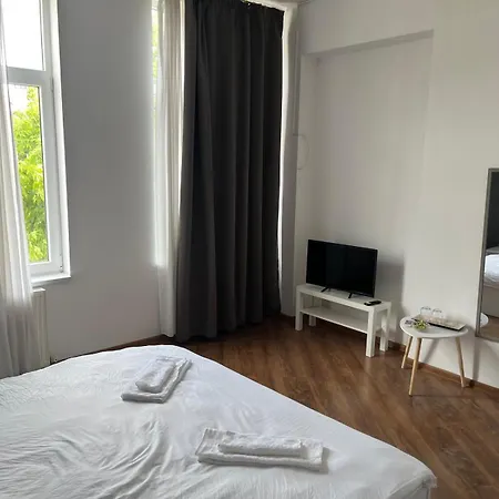 House Of Tourists Garden And *