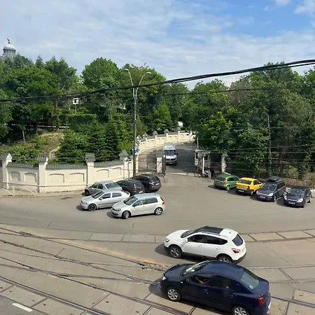 House Of Tourists Garden And Bucarest