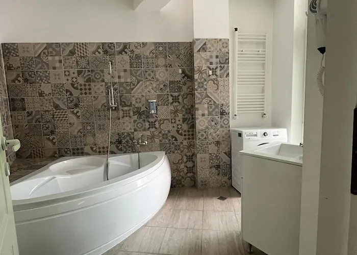 House Of Tourists Garden And Bukarest