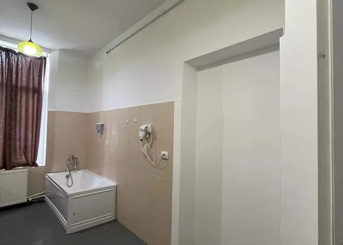 House Of Tourists Garden And Bukarest