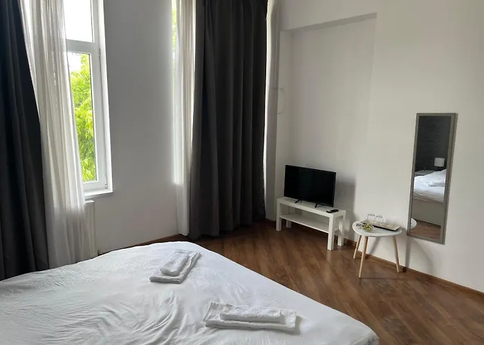 House Of Tourists Garden And *