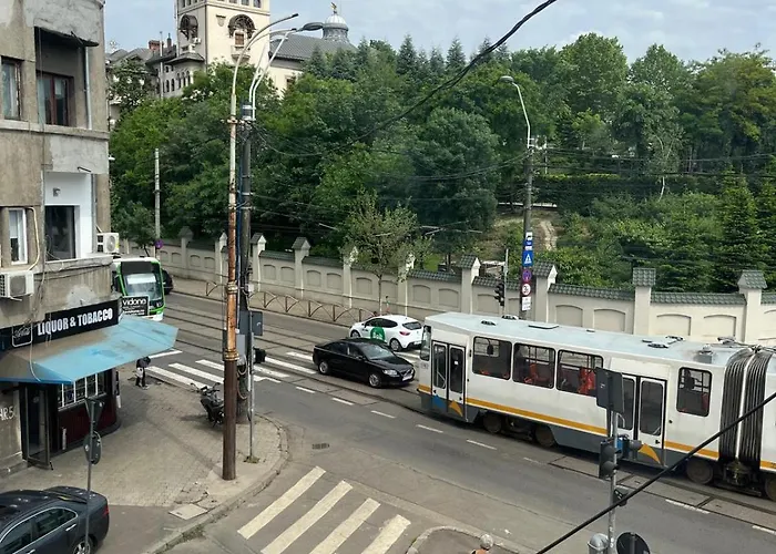 House Of Tourists Garden And Bukarest