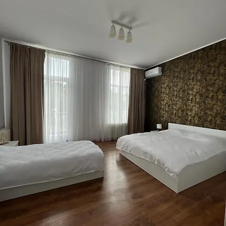 House Of Tourists Garden And Homestay Bucharest