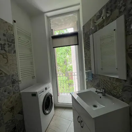 Homestay House Of Tourists Garden And Bucharest