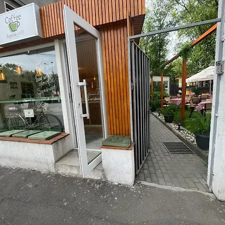 Homestay House Of Tourists Garden And