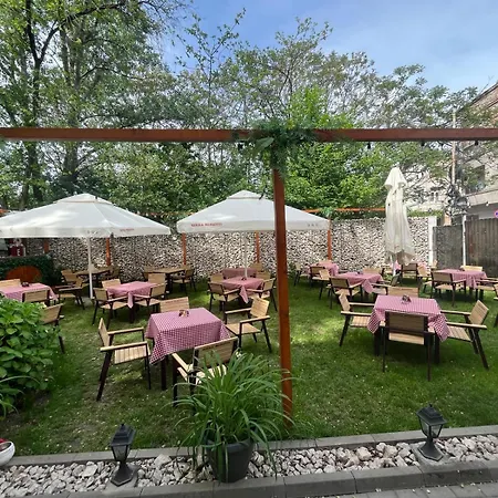House Of Tourists Garden And Homestay Bucharest