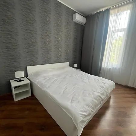 House Of Tourists Garden And Homestay Bucharest