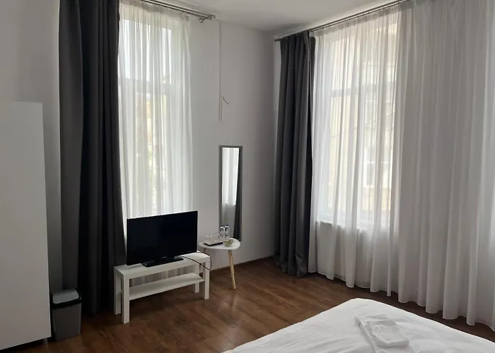 House Of Tourists Garden And