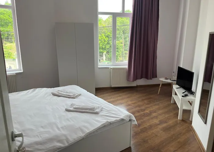 House Of Tourists Garden And